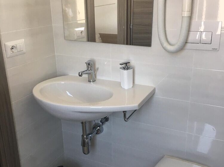 Четырехместный Номер Стандарт, Piccolo Hotel Lamezia