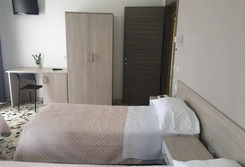 スタンダード4人部屋, Piccolo Hotel Lamezia