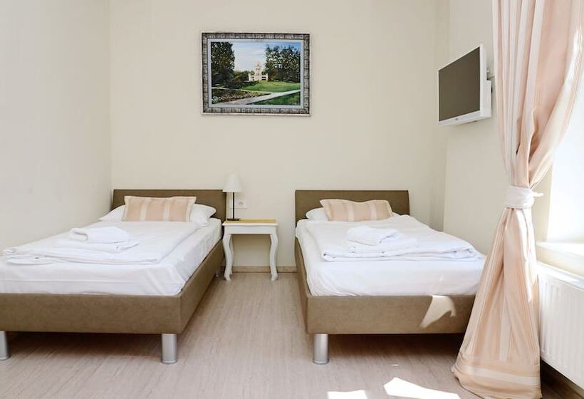 غرفة قياسية, Apartments & Rooms Flowers