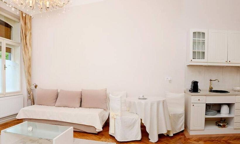 إستوديو قياسى, Apartments & Rooms Flowers