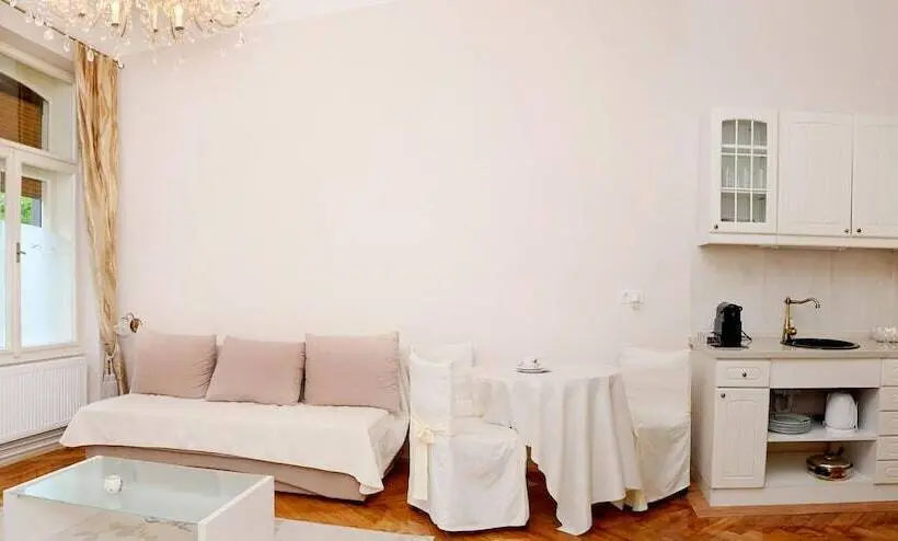 Standard-studio, Apartments & Rooms Flowers