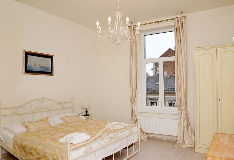 غرفة قياسية فردية, Apartments & Rooms Flowers