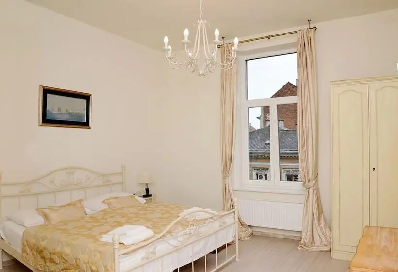 Standard Yhden Hengen Huone, Apartments & Rooms Flowers
