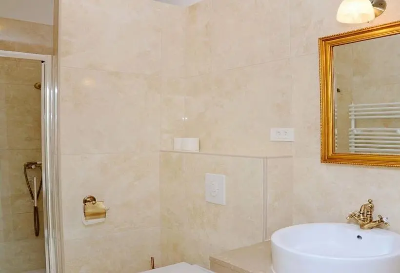 Standard Neljän Hengen Huone, Apartments & Rooms Flowers