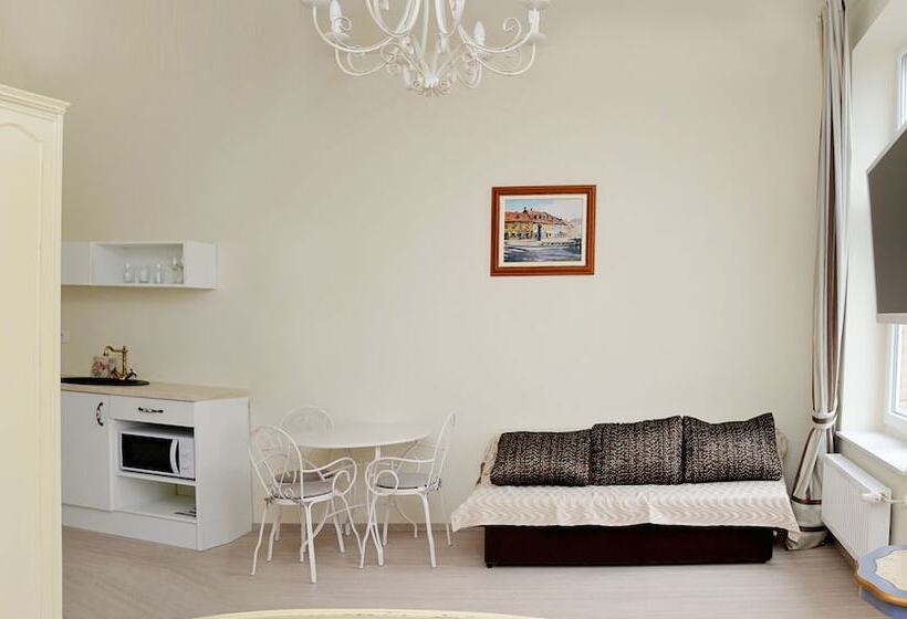 غرفة قياسية رباعية, Apartments & Rooms Flowers