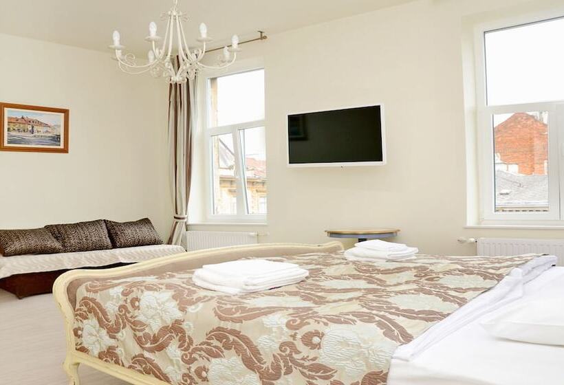 غرفة قياسية رباعية, Apartments & Rooms Flowers