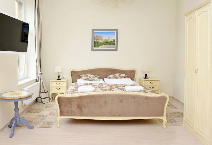 غرفة قياسية رباعية, Apartments & Rooms Flowers