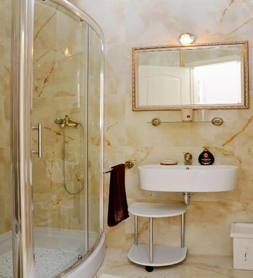 إستوديو قياسى, Apartments & Rooms Flowers