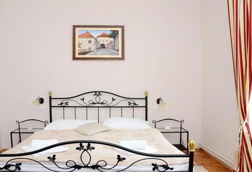 غرفة قياسية, Apartments & Rooms Flowers