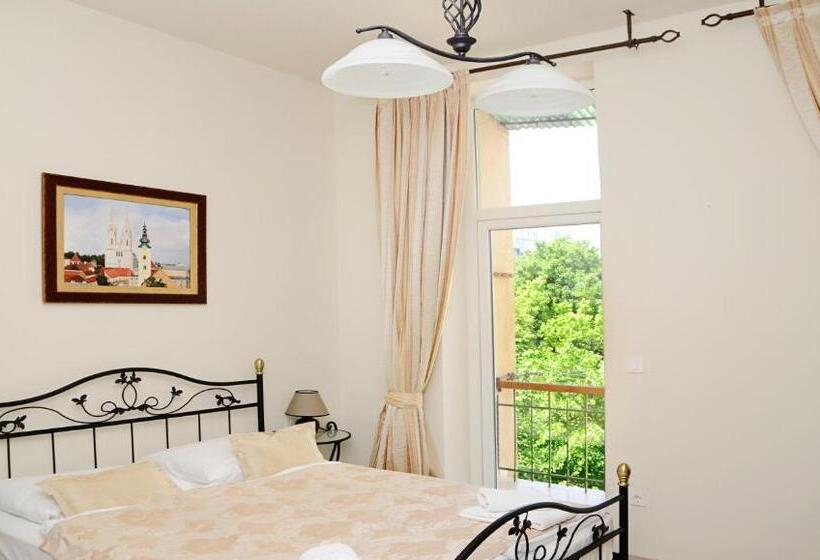 غرفة قياسية, Apartments & Rooms Flowers