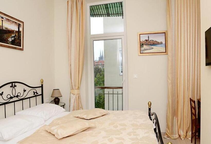 غرفة قياسية, Apartments & Rooms Flowers