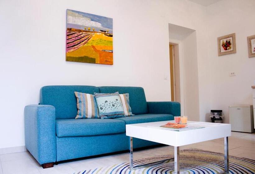 شقة غرفة واحدة, Apartments & Rooms Flowers