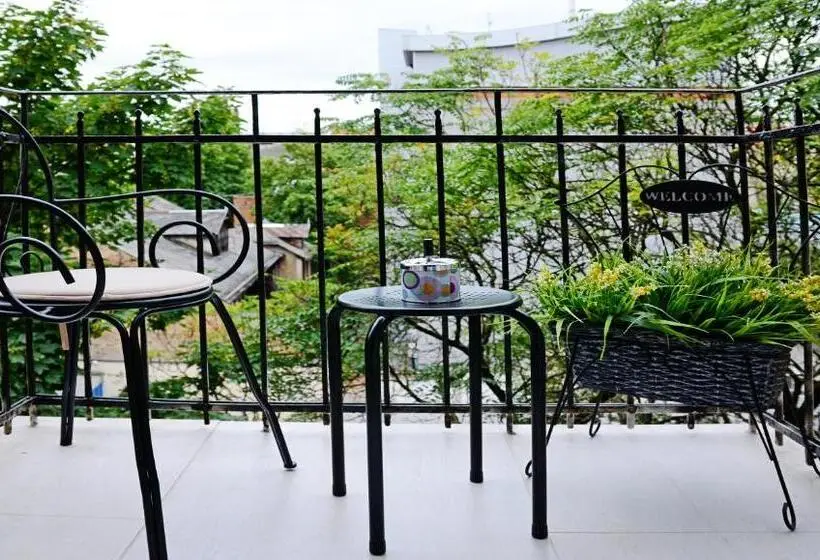 Huoneisto 1 Makuuhuone, Apartments & Rooms Flowers