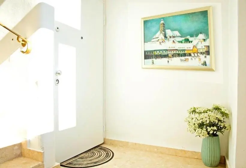 Huoneisto 1 Makuuhuone, Apartments & Rooms Flowers