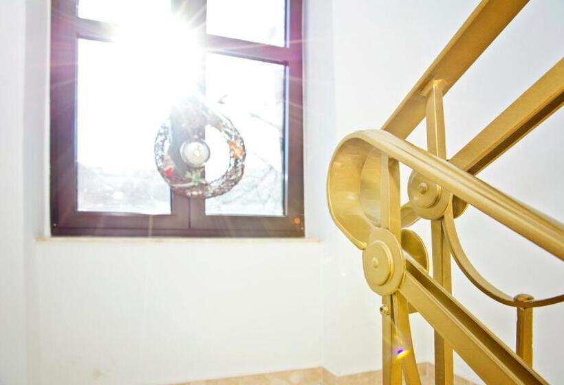 شقة غرفة واحدة, Apartments & Rooms Flowers