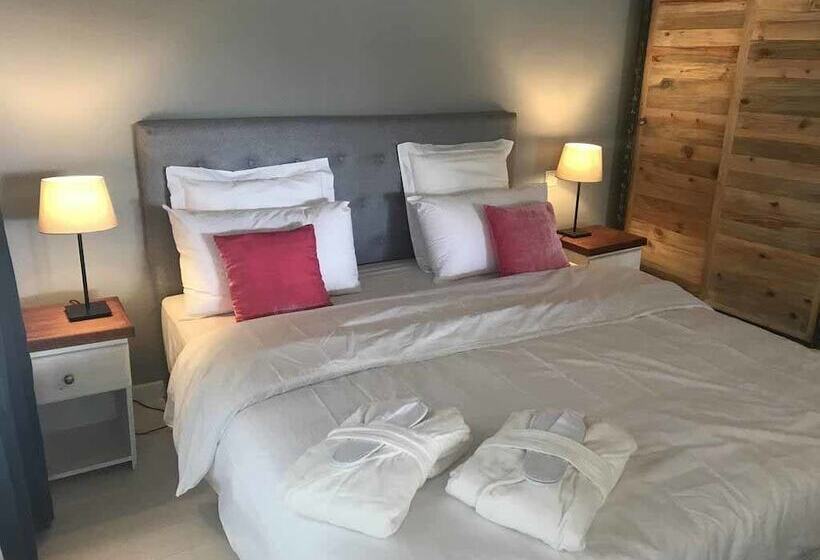 Standard Stúdió Szoba, Pili Pili Boutique