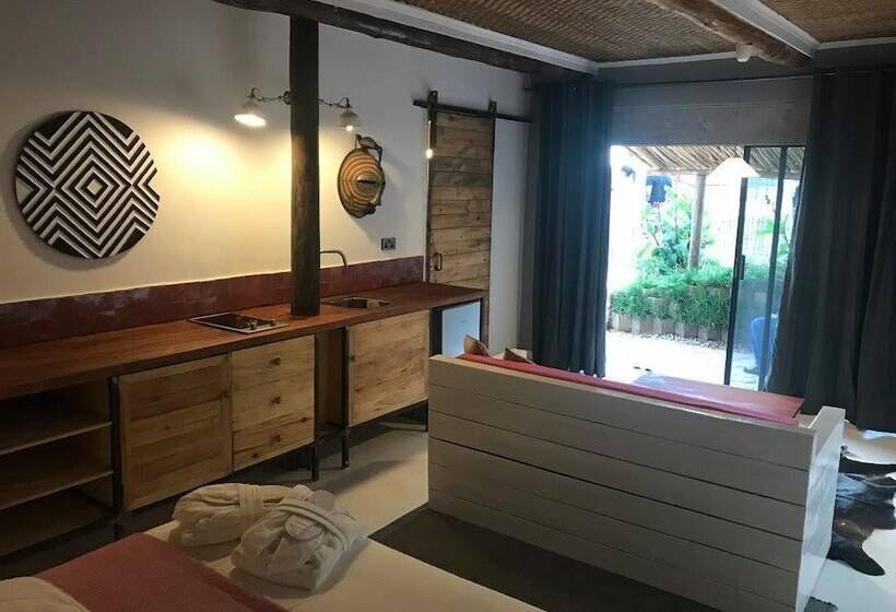 2 Szobás Apartman, Pili Pili Boutique