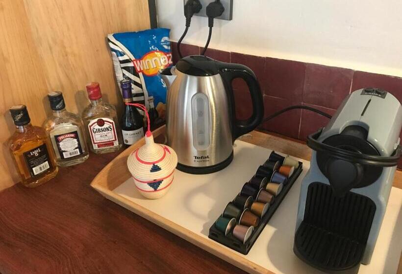 Standard Stúdió Szoba, Pili Pili Boutique