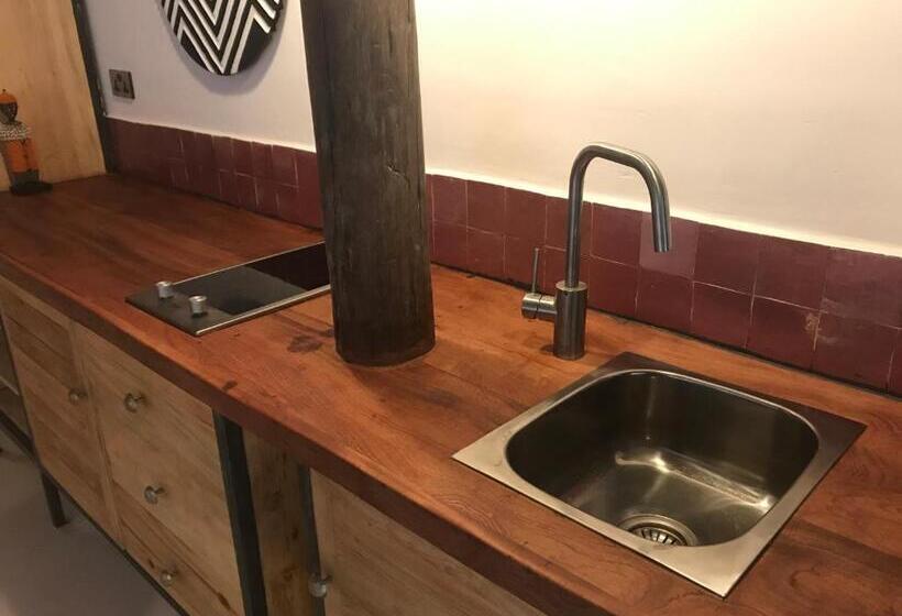 2 Szobás Apartman, Pili Pili Boutique