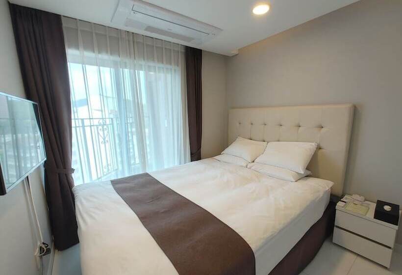 جناح رئاسى, Stay:on