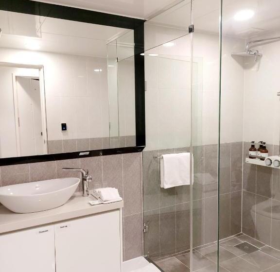 جناح رئاسى, Stay:on