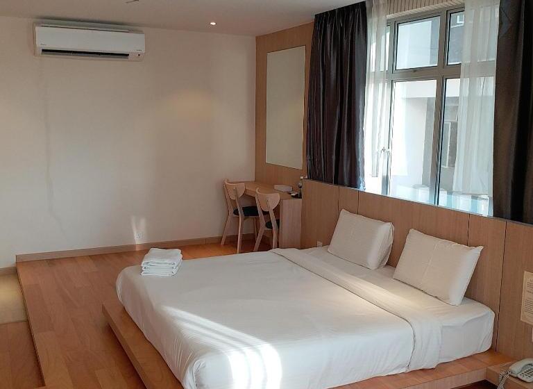 חדר משפחתי, Kyoto Boutique