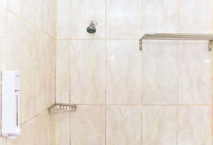 Номер Стандарт, Reddoorz Plus Near Makassar Town Square