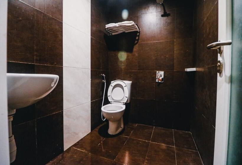 Люкс, Reddoorz Plus Near Makassar Town Square