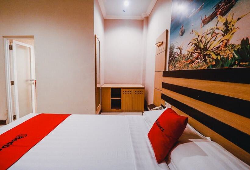 جناح, Reddoorz Plus Near Makassar Town Square