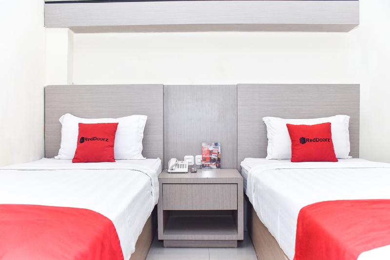 Номер Deluxe, Reddoorz Plus Near Makassar Town Square