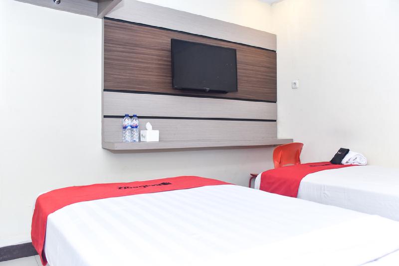 Номер Deluxe, Reddoorz Plus Near Makassar Town Square