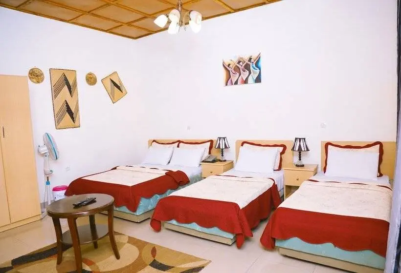 اتاق استاندارد سه نفره, Step Town