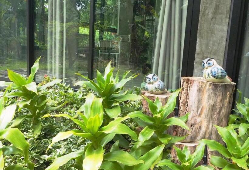 بنجلو عائلى, Bann Rai Klai Weang Homestay