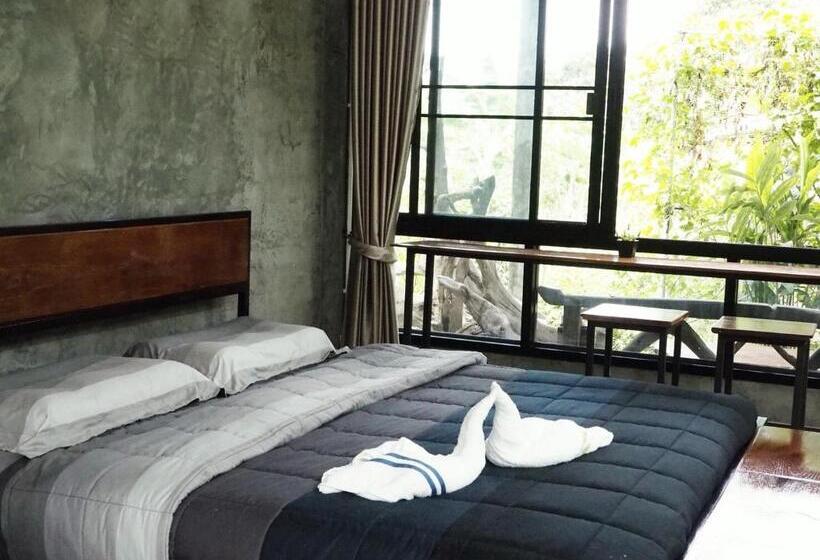 بنجلو عائلى, Bann Rai Klai Weang Homestay