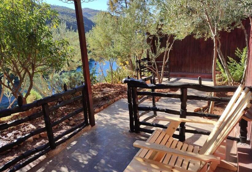 标准平房, Dar L Eau Vive