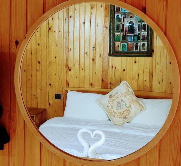 标准平房, Dar L Eau Vive