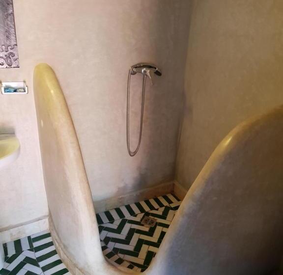 经济房, Dar L Eau Vive