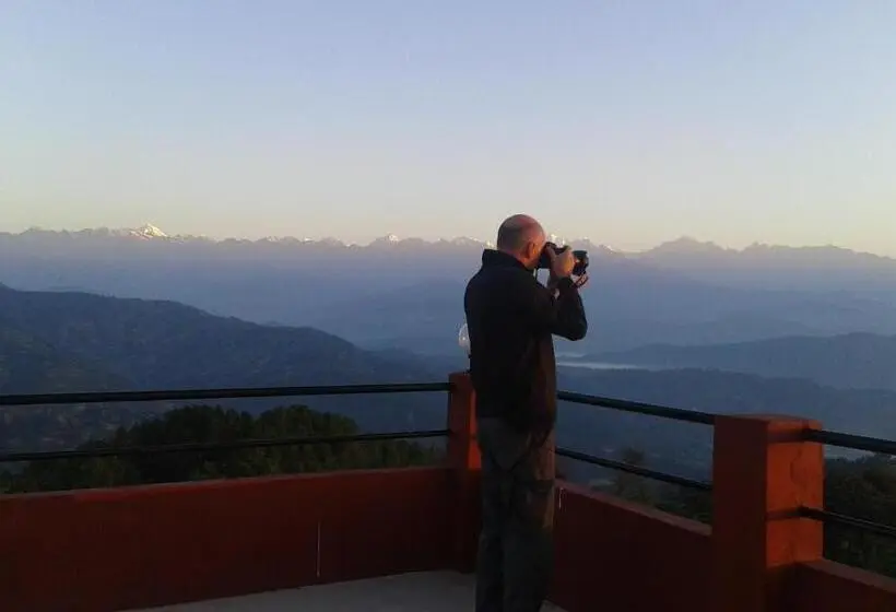 اتاق لوکس با بالکن, Tashidelek Guest Lodge & House