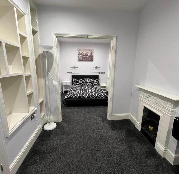 חדר סופריור, Addison House