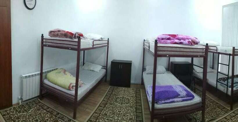 تختخواب در اتاق مشترک, Ganja Hostel