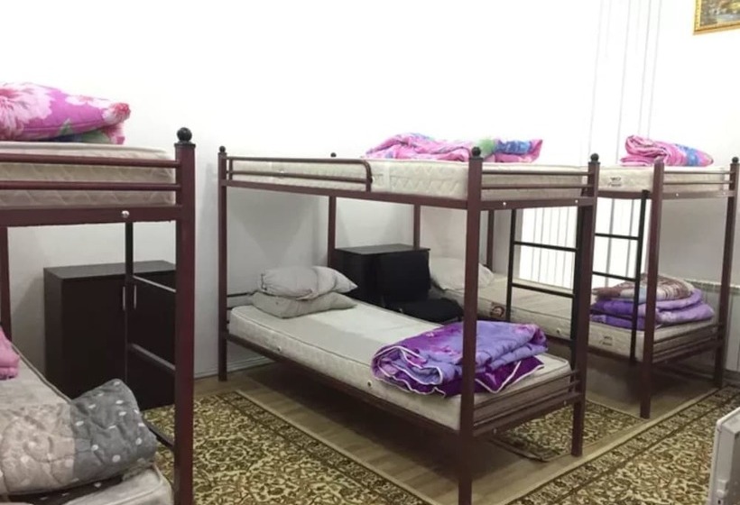 تختخواب در اتاق مشترک, Ganja Hostel