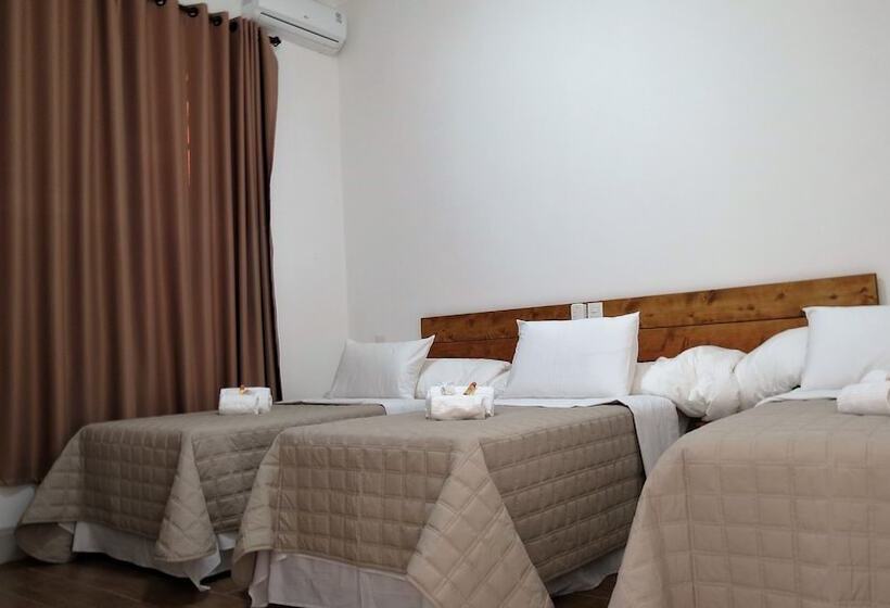 豪华三人间, Sagrados Corações