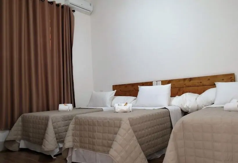 Deluxe Kolmen Hengen Huone, Sagrados Corações