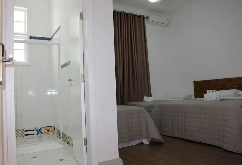 Deluxe Neljän Hengen Huone, Sagrados Corações