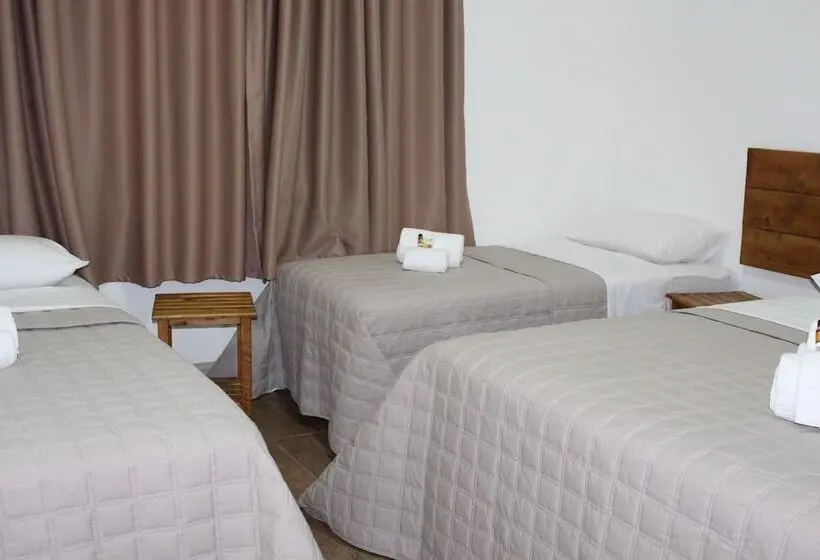 Deluxe Neljän Hengen Huone, Sagrados Corações