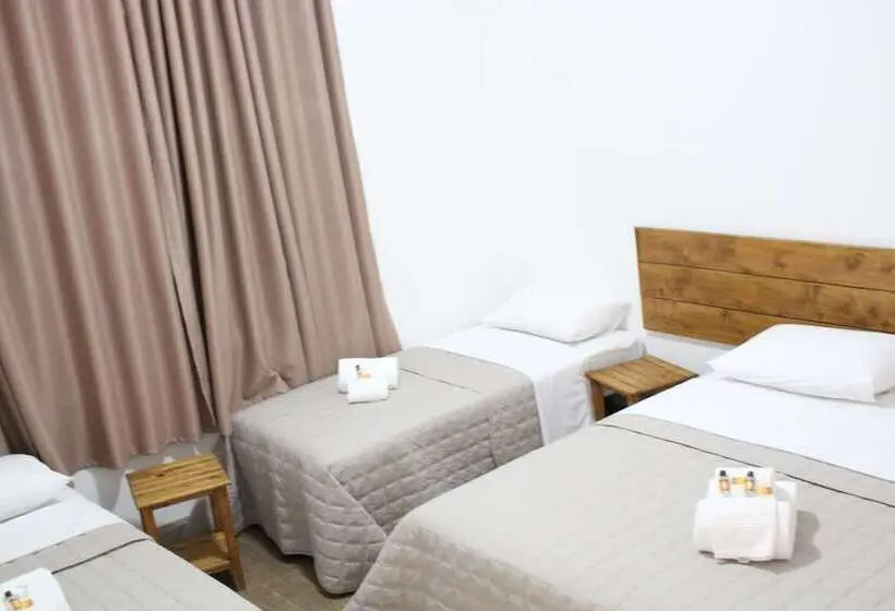 Deluxe Neljän Hengen Huone, Sagrados Corações