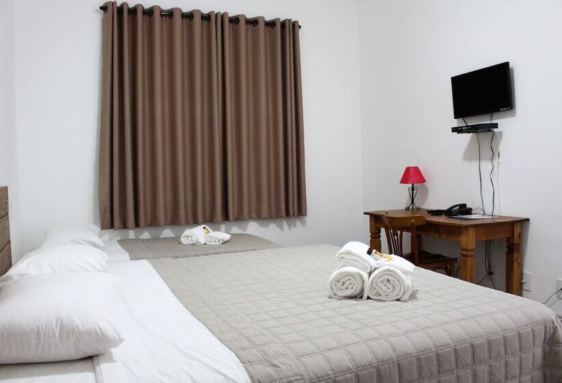 标准三人间, Sagrados Corações