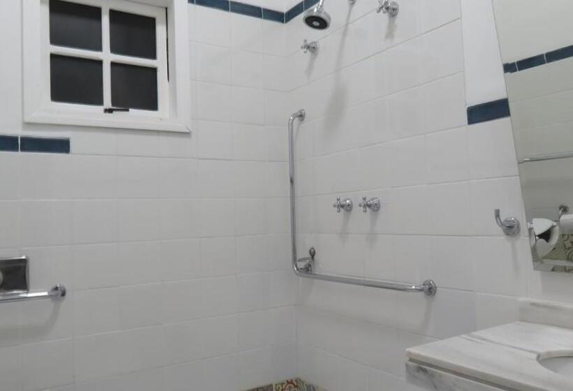 适合残疾人使用的标准间, Sagrados Corações