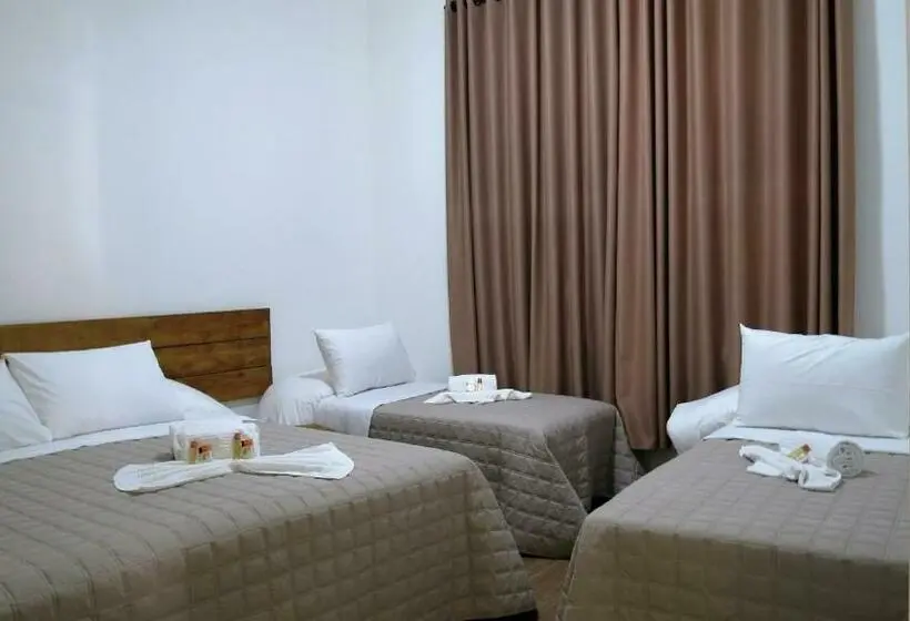 Deluxe Neljän Hengen Huone, Sagrados Corações