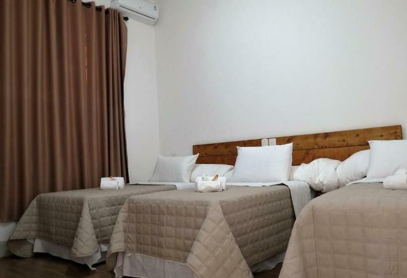 豪华三人间, Sagrados Corações